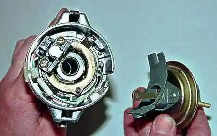 Ремонт датчика распределителя зажигания ВАЗ-2107 Снимаем вакуумный регулятор