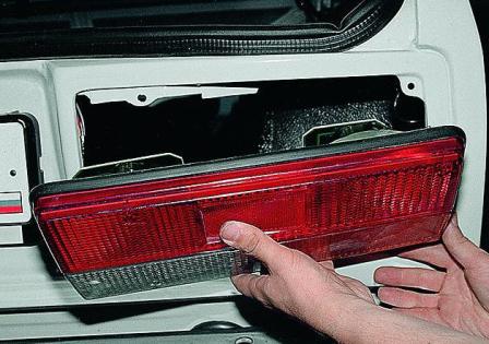 Замена ламп и задних фонарей автомобиля ВАЗ-2107