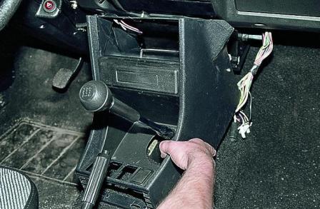 Снятие и установка панели приборов автомобиля ВАЗ-2107