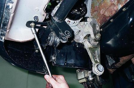 Снятие и ремонт поперечины передней подвески автомобиля ВАЗ-2110