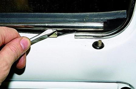 Замена стекла и стеклоподъемника двери автомобиля ВАЗ-21213