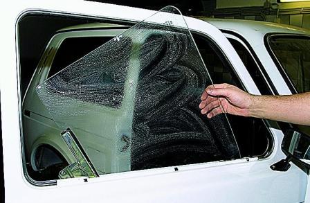 Замена стекла и стеклоподъемника двери автомобиля ВАЗ-21213