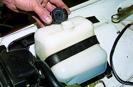Замена радиатора и расширительного бачка автомобиля Нива ВАЗ-21213