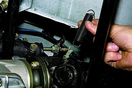 Замена цилиндра и шланга сцепления автомобиля ВАЗ-21213