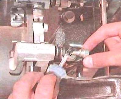 Reparación del freno trasero de Toyota Camry
