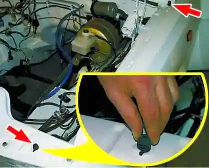 Снятие, установка и регулировка капота автомобиля ГАЗ-3110 Регулировка капота по высоте проводится изменением высоты четырех регулировочных буферов.