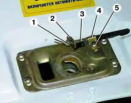 Снятие, установка и регулировка капота автомобиля ГАЗ-3110 Замена тяги привода замка капота