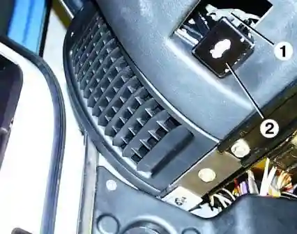 Снятие, установка и регулировка капота автомобиля ГАЗ-3110 Замена тяги привода замка капота