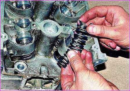 How to replace engine valve seals ZMZ-405, ZMZ- 406