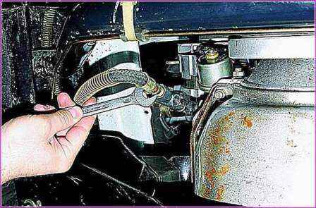 Aus- und Einbau eines Ölkühlers bei einem Gazelle-Auto