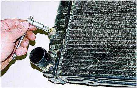 Как заменить радиатор автомобиля Газель