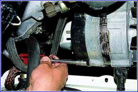 Проверка и замена щеток генератора и регулятора напряжения автомобиля Газель