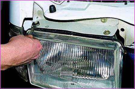 Replacing and adjusting the headlights of a Gazelle car