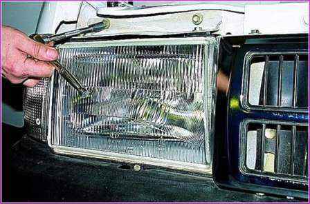 Replacing and adjusting the headlights of a Gazelle car