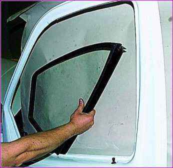 Заміна скла, склопвиймача та зняття передніх дверей автомобіля Газель