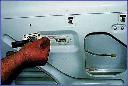 Repair of rear doors of Gazelle van