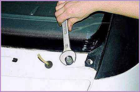 Revisar y reemplazar el limpiaparabrisas de un automóvil Gazelle