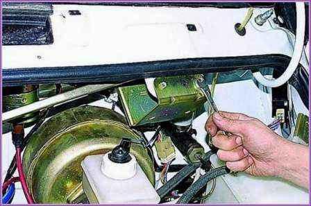 Überprüfen und Ersetzen des Scheibenwischers eines Gazelle-Autos