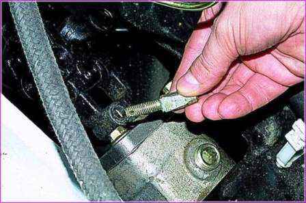 Extracción, desmontaje y ajuste de la columna de dirección de un automóvil Gazelle car