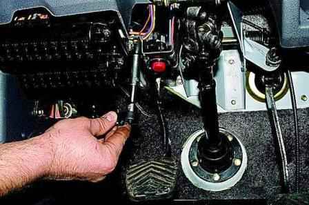 Removing the pedal assembly of a Gazelle car