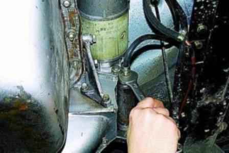 Как заменить главный и рабочий цилиндр сцепления автомобиля Газель