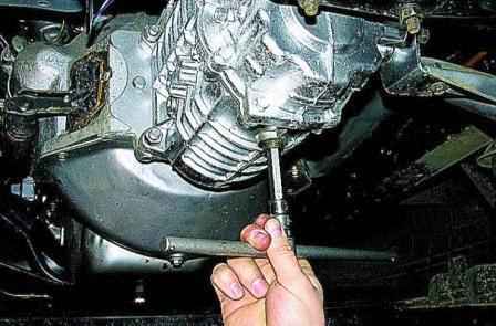 How to change the gearbox oil in a Gazelle