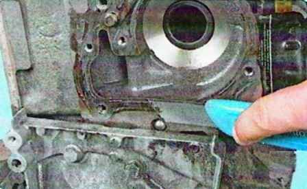 How to remove the K4M engine pump