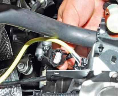 K4M engine exhaust manifold gasket replacement