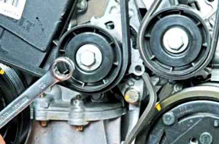 Перевірка та заміна ременя приводу допоміжних агрегатів двигун К7М