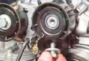 Перевірка та заміна ременя приводу допоміжних агрегатів двигун К7М