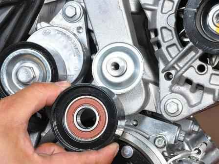 Заміна ременя приводів агрегатів автомобіля Лада Ларгус двигун K4M