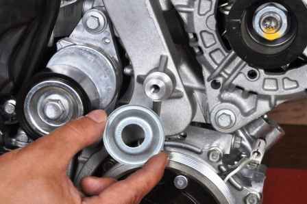 Заміна ременя приводів агрегатів автомобіля Лада Ларгус двигун K4M