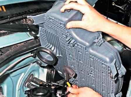 How to change the K7M engine air filter