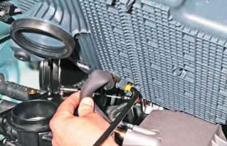 How to change the K7M engine air filter