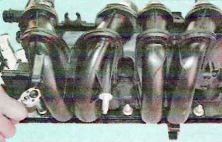 Замена прокладок впускной трубы двигателя К7М