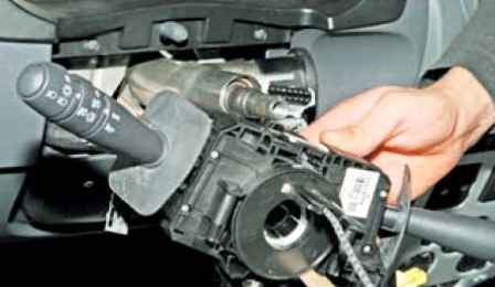 How to remove a steering column of a Lada Largus car