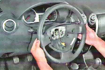 How to remove the steering wheel and steering column cover Lada Largus