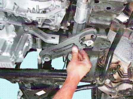 How to remove a steering gear of a Lada Largus