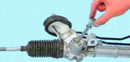 So entfernen Sie ein Lenkgetriebe eines Lada Largus