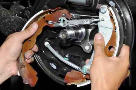 Replacing the brake pads on the rear wheels of a Lada Largus car