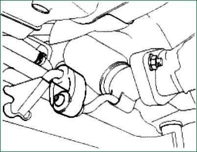 Заміна стабілізатора поперечної стійкості передньої підвіски Кіа Магентіс