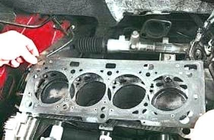 Removing the cylinder head, K4J,K4M engine