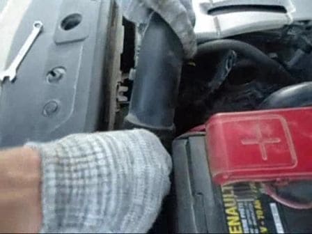 Як замінити термостат двигуна F4R