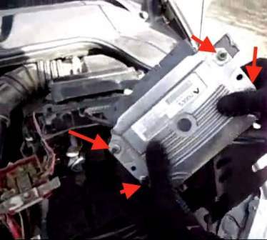 Как снять электронный блок управления автомобиля Рено Меган-2