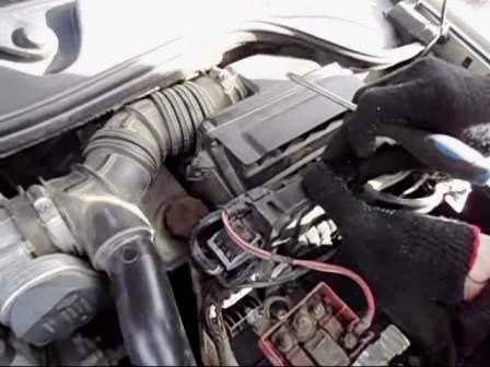 How to remove the electronic control unit of a Renault Megan-2
