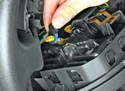 Removing airbags Renault Megane 2