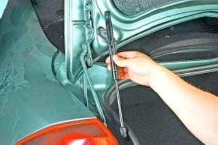 Repair trunk lid Renault Megan 2