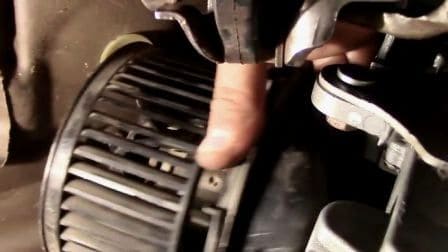 Replacing the electric fan heater Renault Megane 2