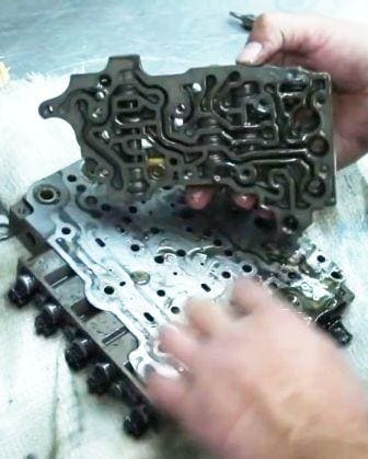 Reparatur des Hydraulikverteilers für Automatikgetriebe DPO (AL4)