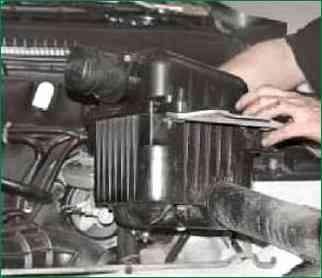Замена воздушного фильтра двигателя Niva Chevrolet